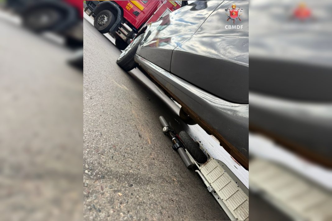 colisao-entre-carro-e-patinete-eletrico-deixa-uma-pessoa-ferida