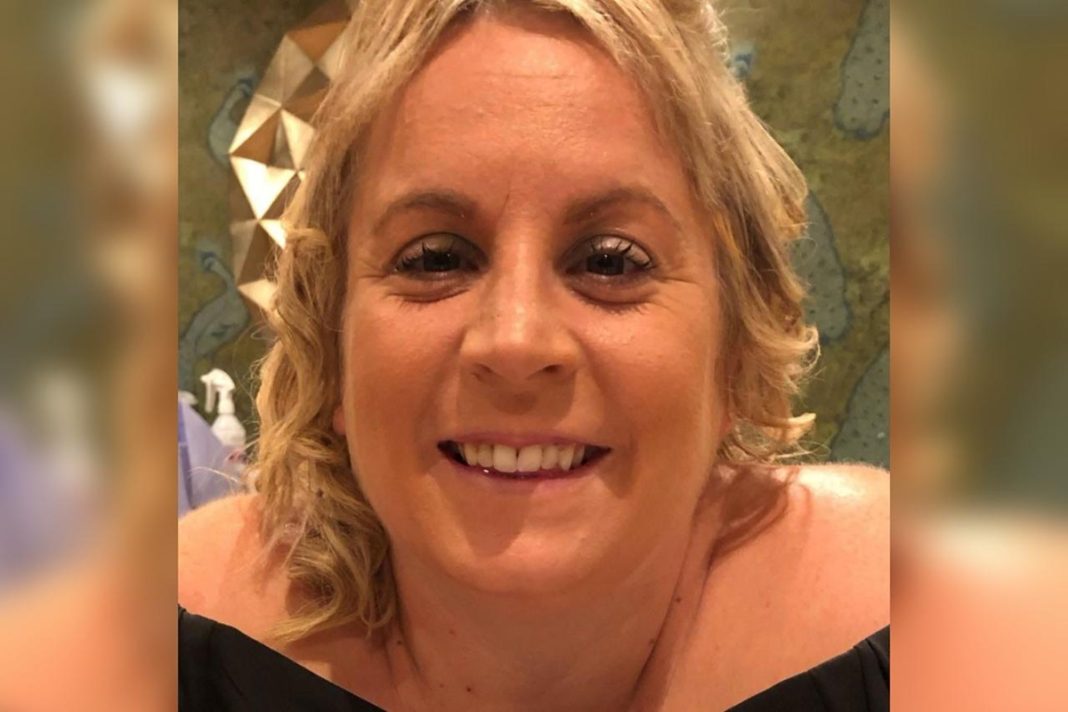 mulher-descobre-cancer-no-ovario-apos-tumor-romper-durante-banho