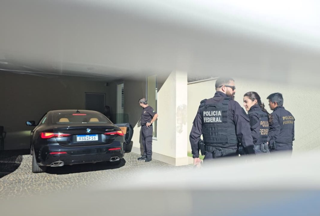 pf-apreende-moto-de-luxo-e-bmw-na-casa-de-ciro-nogueira.-veja-video