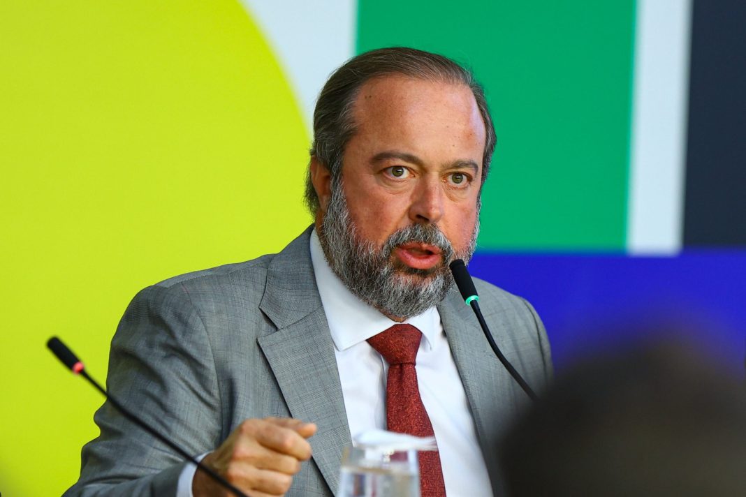 governo-assina-concessoes-de-14-empresas-de-energia.-enel-fica-de-fora