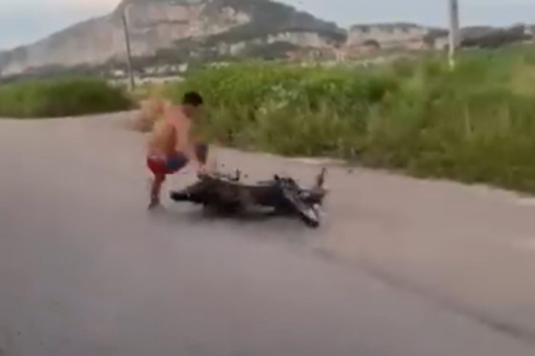 ce:-jovem-de-16-anos-morre-apos-acidente-ao-dar-“grau”-de-moto.-veja-video