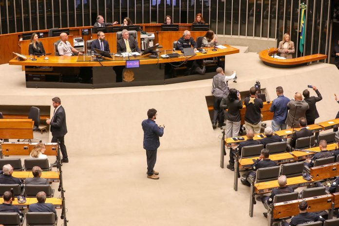 sessao-na-camara-homenageia-pmdf-e-destaca-investimentos-do-gdf-na-seguranca-publica