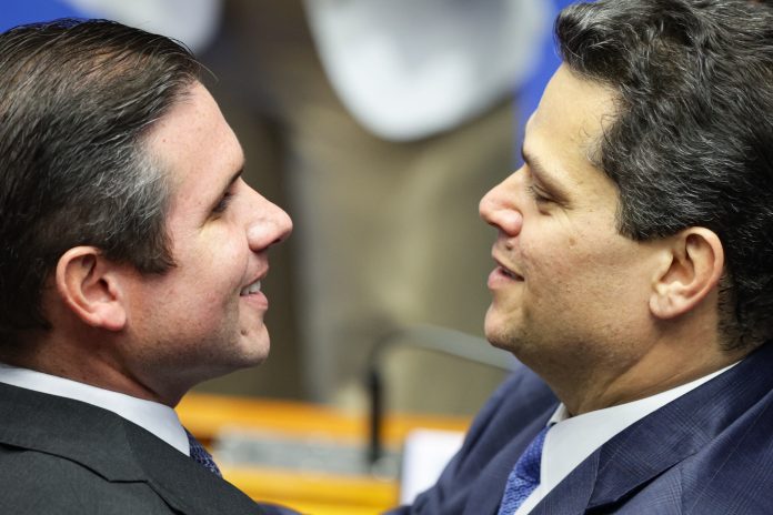 pec-do-fim-da-escala-6×1-avanca-na-camara,-mas-e-incognita-no-senado