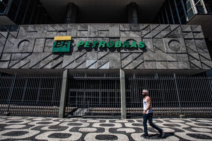 petrobras-tem-lucro-de-r$-32,7-bilhoes-no-1°-trimestre,-queda-de-7,2%