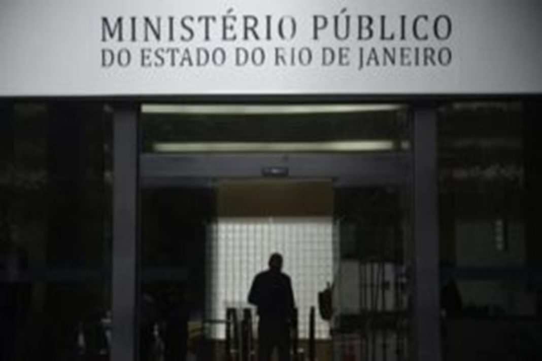mprj-denuncia-11-pms-por-cobrar-propina-de-comerciantes;-cabo-e-preso