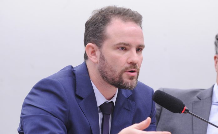 na-camara,-durigan-volta-a-criticar-compensacao-para-pec-do-fim-da-escala-6×1 na-camara,-durigan-volta-a-criticar-compensacao-para-pec-do-fim-da-escala-6×1