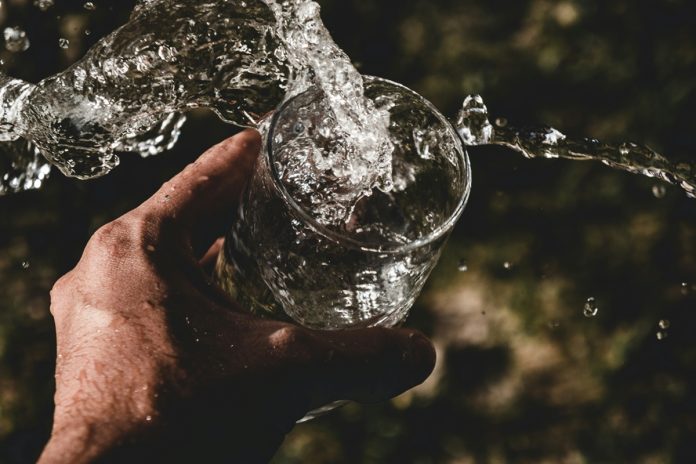 nao-bebe-agua-em-dias-frios?-confira-dicas-para-se-manter-hidratado nao-bebe-agua-em-dias-frios?-confira-dicas-para-se-manter-hidratado