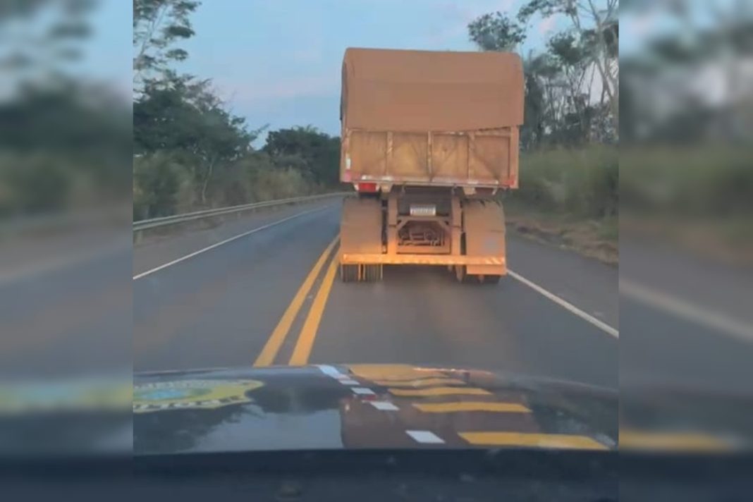 br-020:-caminhoneiro-bebado-e-preso-apos-fazer-zigue-zague-na-rodovia.-veja-video