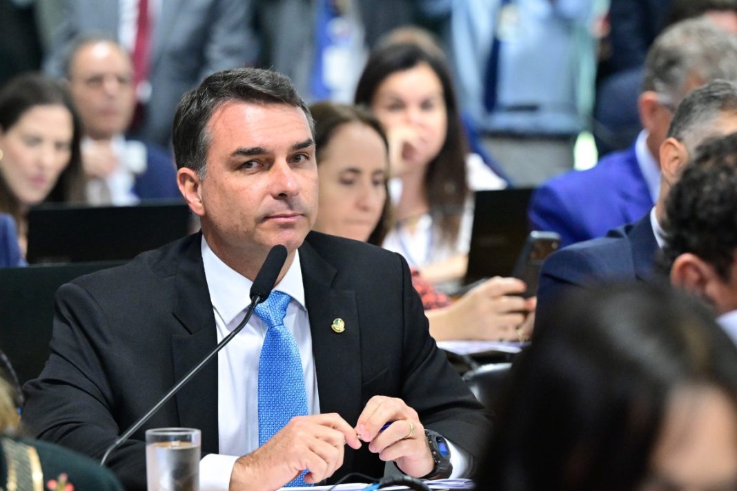 contato-com-vorcaro-foi-retomado-quando-houve-atraso-nas-parcelas,-diz-flavio-bolsonaro.-video