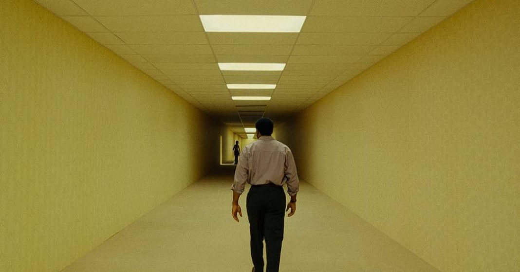 o-que-sao-os-“backrooms”,-tema-de-novo-terror-da-a24