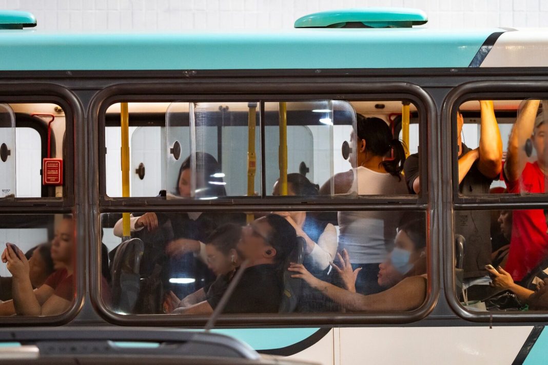 em-plenario-esvaziado,-camara-aprova-marco-legal-do-transporte-publico