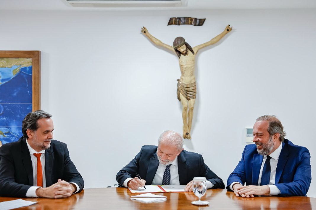 lula-assina-mp-com-subsidio-de-ate-r$-0,89-no-litro-da-gasolina