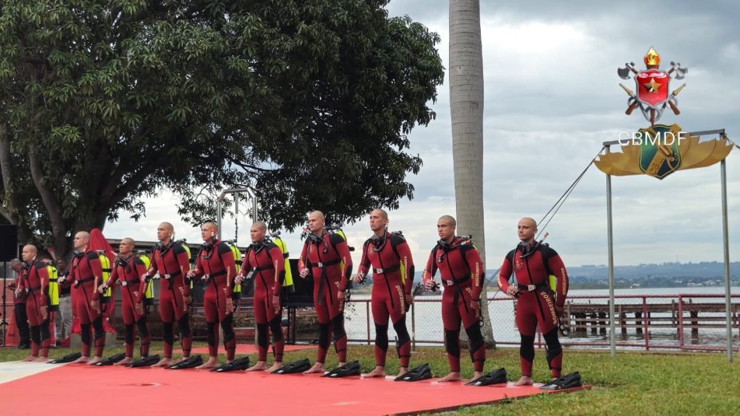 tradicao-de-50-anos:-bombeiros-do-df-formam-nova-turma-de-mergulhadores-de-resgate