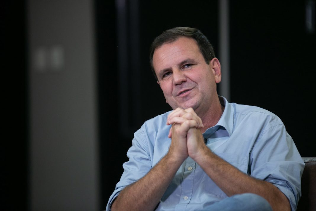 paes-critica-faixa-“fora-moraes”-e-diz-que-crise-virou-“panfleto-eleitoral”