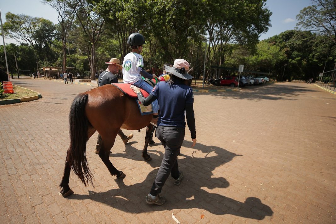 equoterapia-transforma-vida-de-jovens-com-deficiencias-e-transtornos-no-df