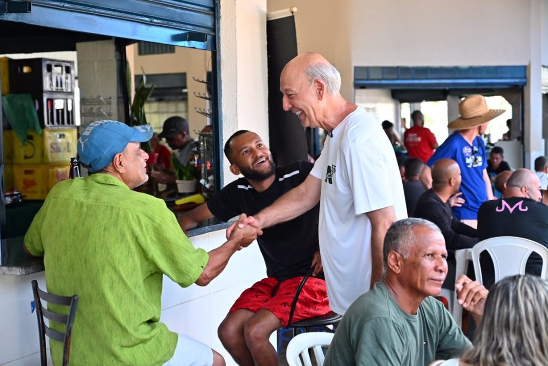 arruda-promete-construir-hospital-e-levar-vlt-ate-sao-sebastiao