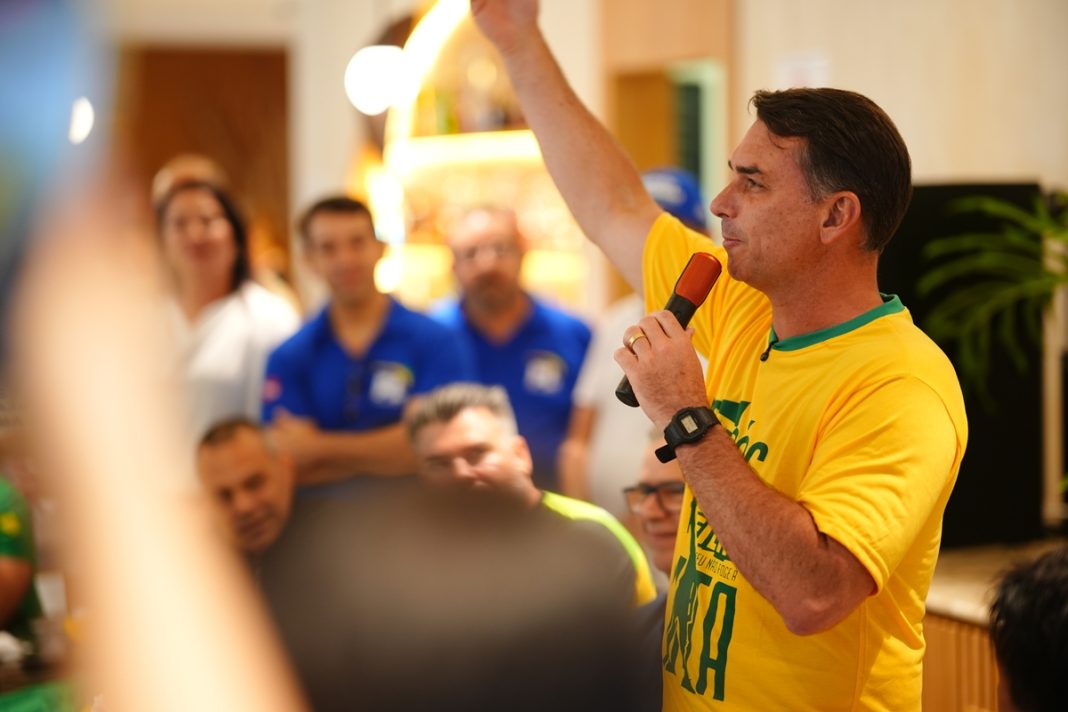 flavio-diz-que-stf-“tem-obrigacao”-de-autorizar-investigacao-contra-moraes