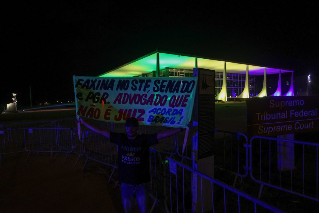 camera-inteligente-“manda”-manifestante-solitario-se-afastar-do-stf