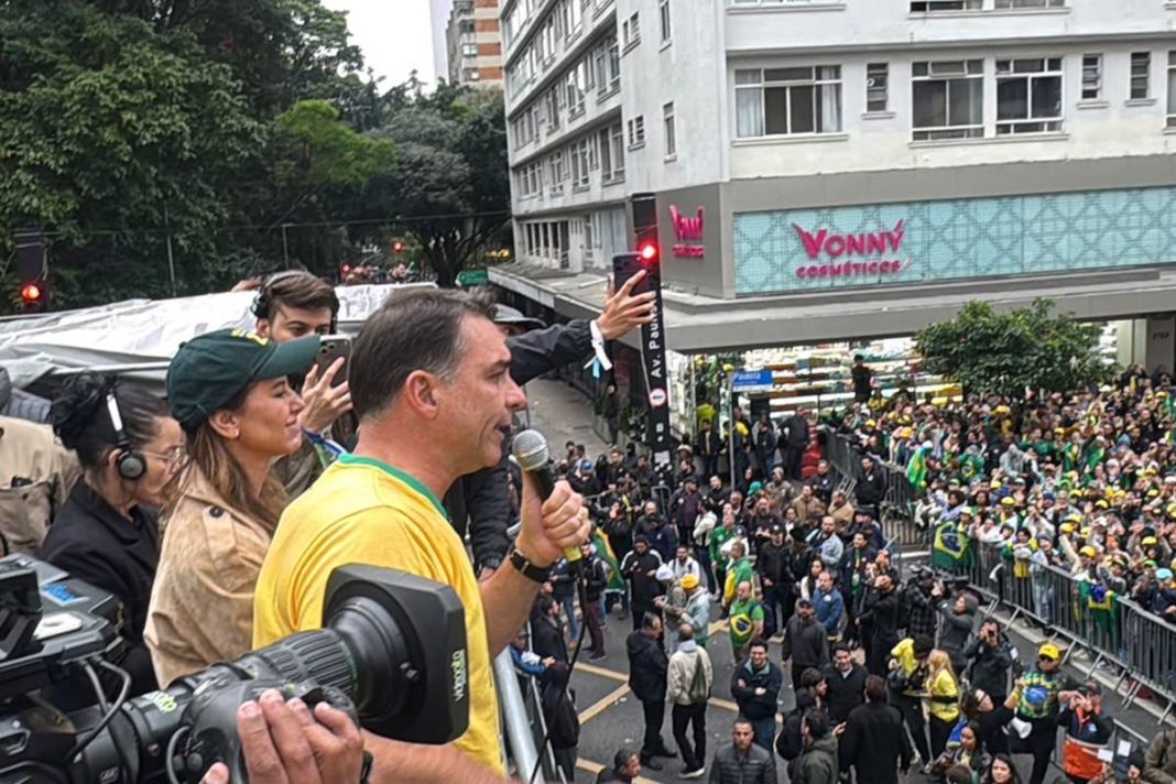 flavio-modera-discurso-ao-mercado-e-endurece-com-pauta-anti-stf-nas-ruas