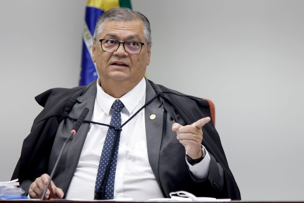 dino-cita-video-de-porchat-sobre-chuva-de-oficios:-“se-aplica-a-ministros”