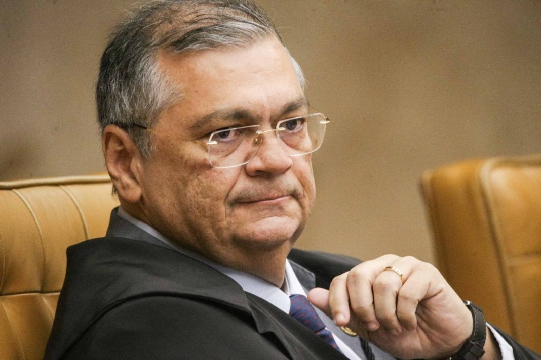 no-stf,-dino-insinua-que-fux-recebeu-mensagem-de-vorcaro;-ministro-nega