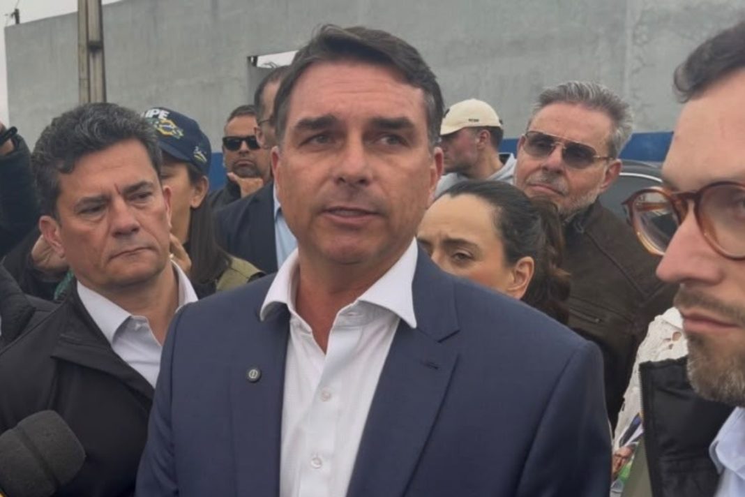 “tropa-de-choque-do-lula-entrou-em-campo”,-diz-flavio-sobre-sessao-do-stf