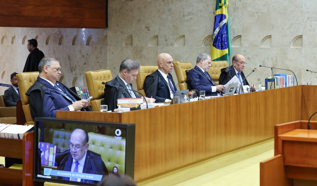 crise-no-stf-vira-“ganha-ganha”-para-flavio-bolsonaro,-avaliam-aliados