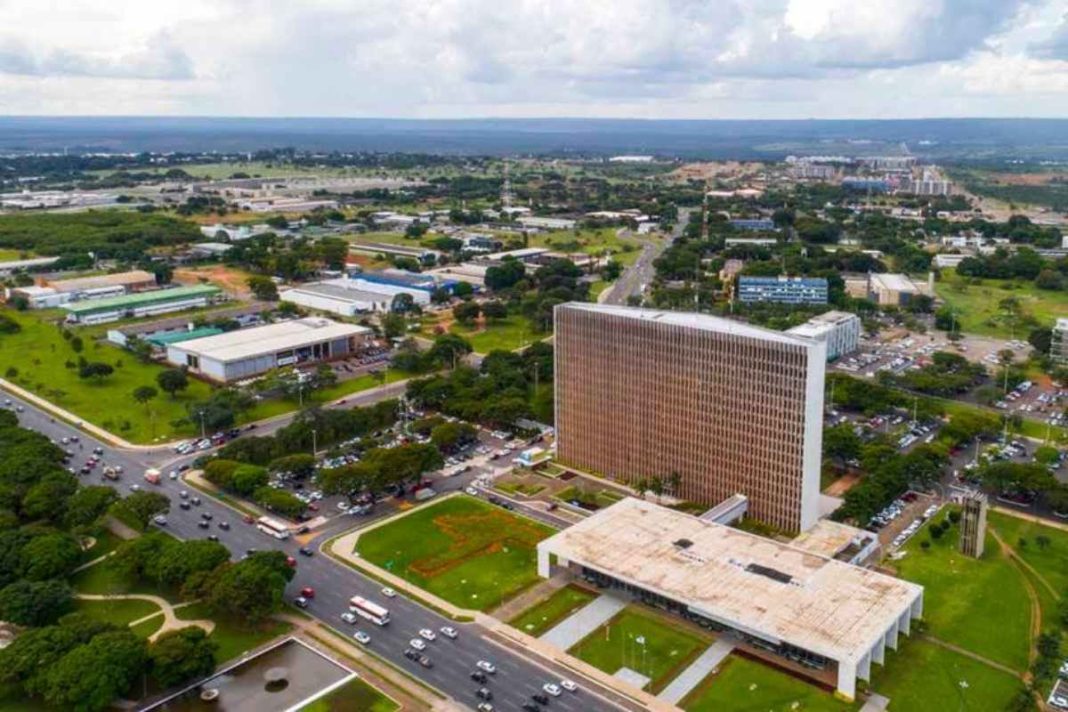 com-r$-80,1-bilhoes-em-receita,-governo-envia-lei-orcamentaria-para-a-cldf