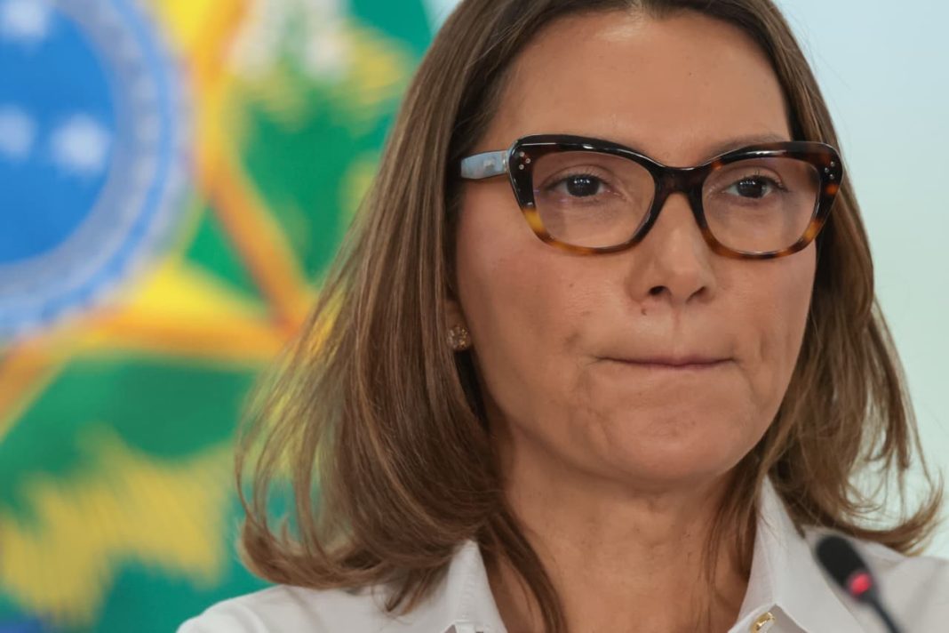janja-critica-bolsonarismo-e-afirma:-“nao-vamos-voltar-para-as-trevas”
