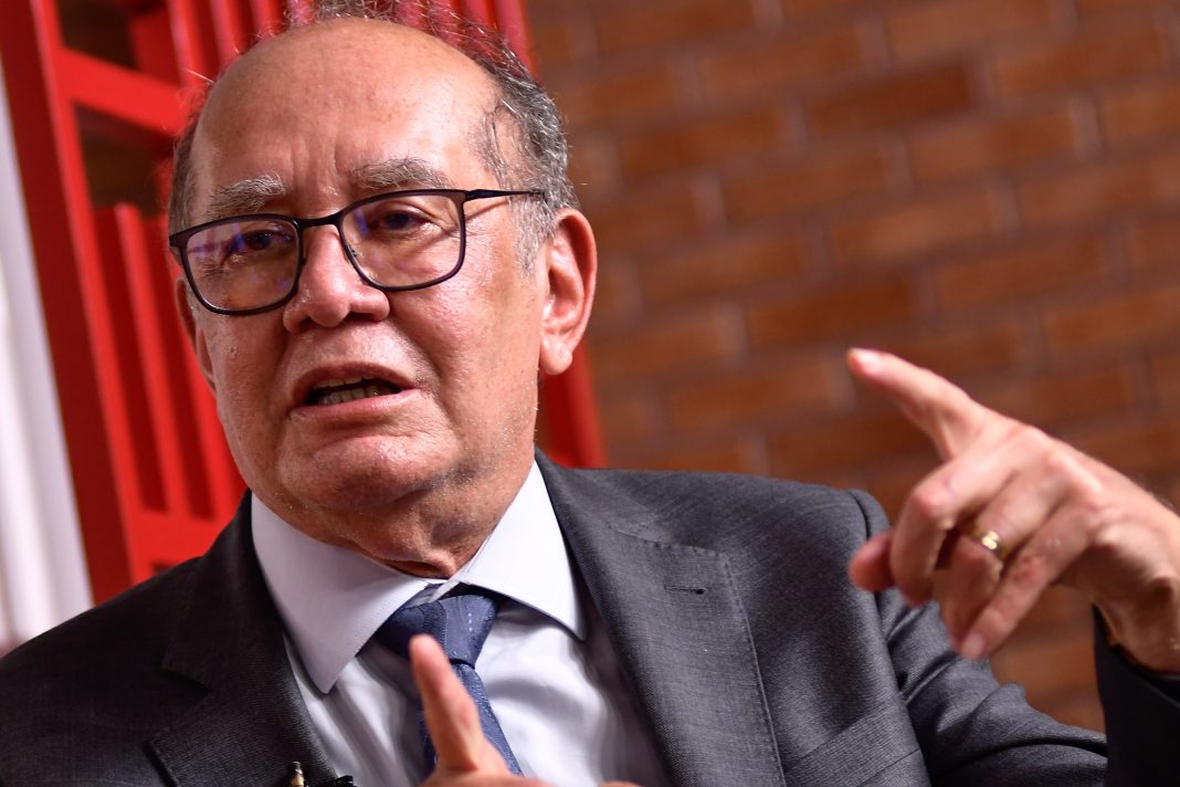 gilmar-diz-que-fux-combinou-com-mendonca-voto-para-afastar-diretor-da-pf
