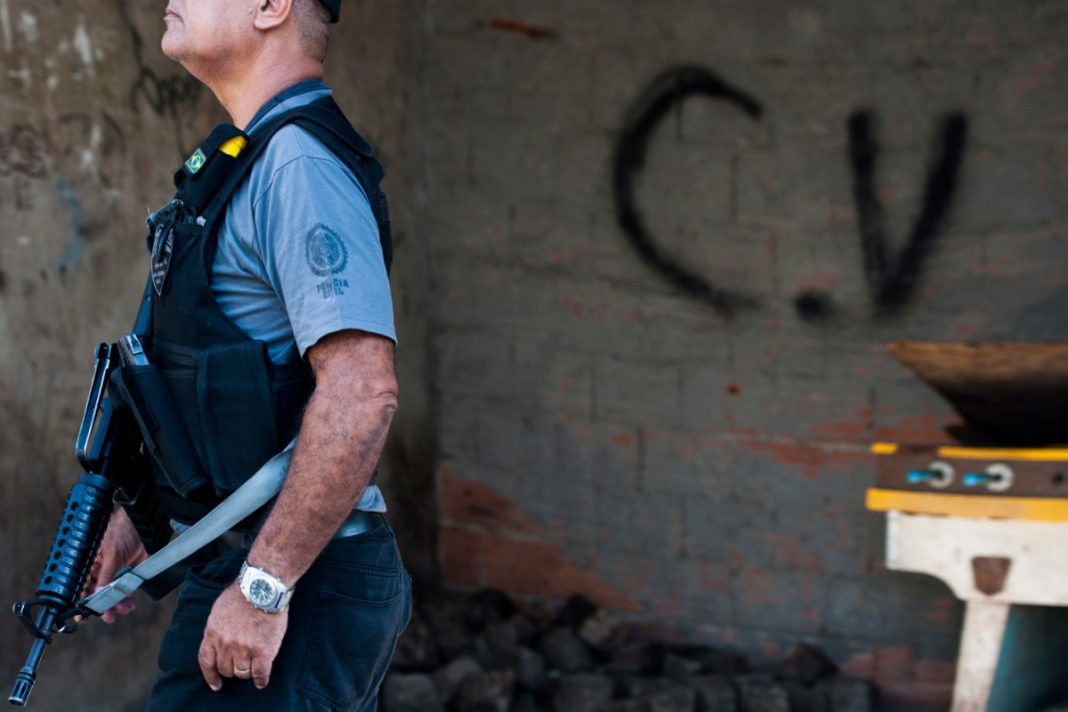 chefe-do-cv-mandou,-em-videochamada,-decepar-dedos-de-jovem:-“bota-panico”