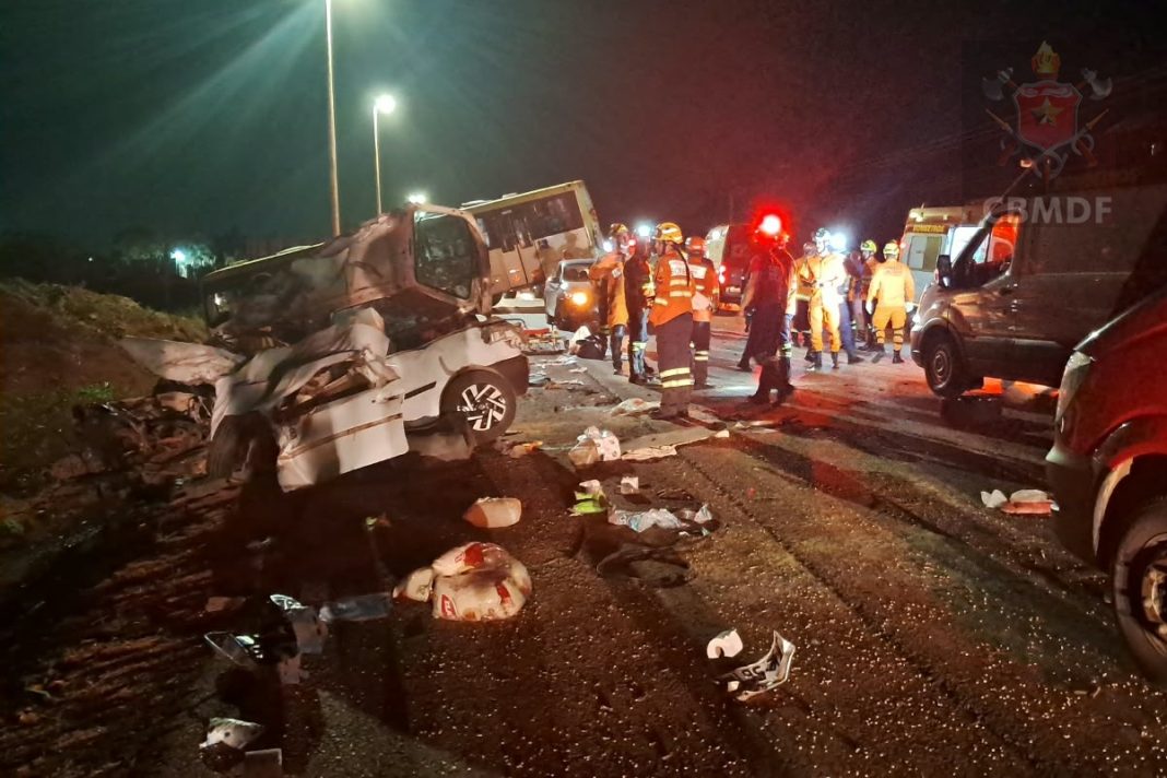 acidente-grave-entre-carro-e-onibus-mata-crianca-e-homem-no-df