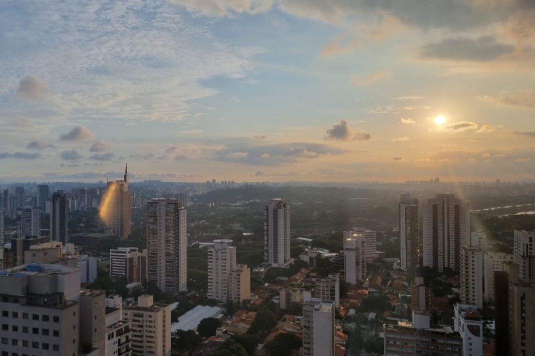 nova-rodada-de-tempestades-e-calor-intenso-atingem-o-pais-no-fim-de-semana
