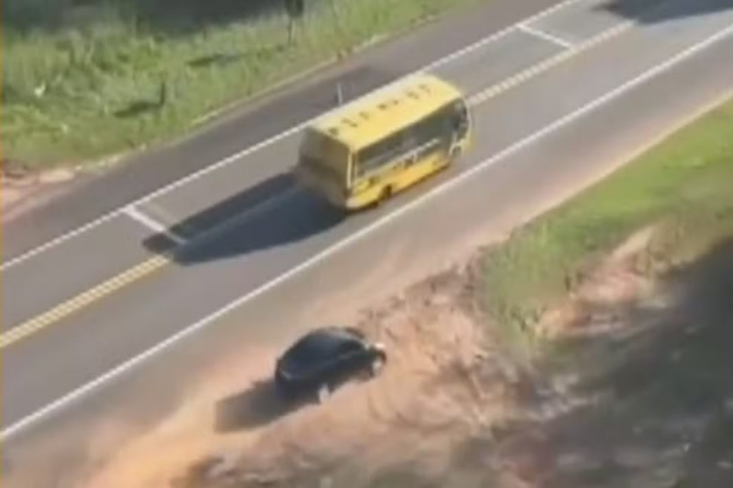 carro-com-mais-de-200-kg-de-maconha-e-perseguido-e-perde-o-controle