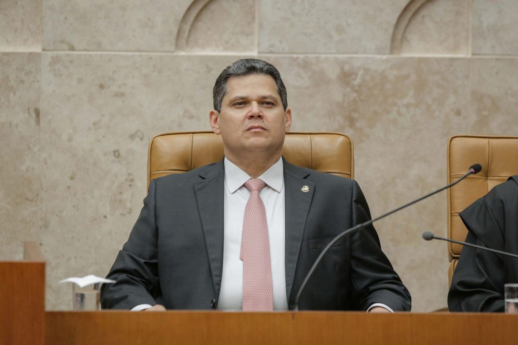 de-6×1-a-moraes:-alcolumbre-acumula-pressoes-de-governo-e-oposicao