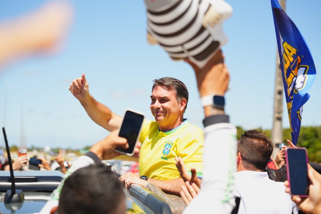 flavio-poupa-nunes-marques-e-mantem-ofensiva-para-ligar-moraes-a-lula