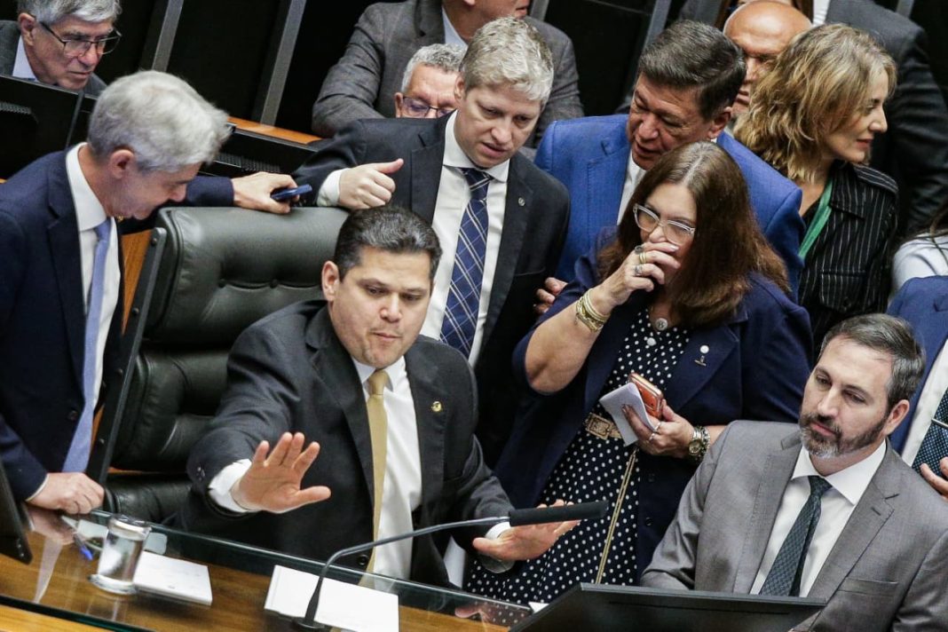alcolumbre-tem-cenario-desafiador-no-amapa-em-meio-a-desgastes-em-brasilia
