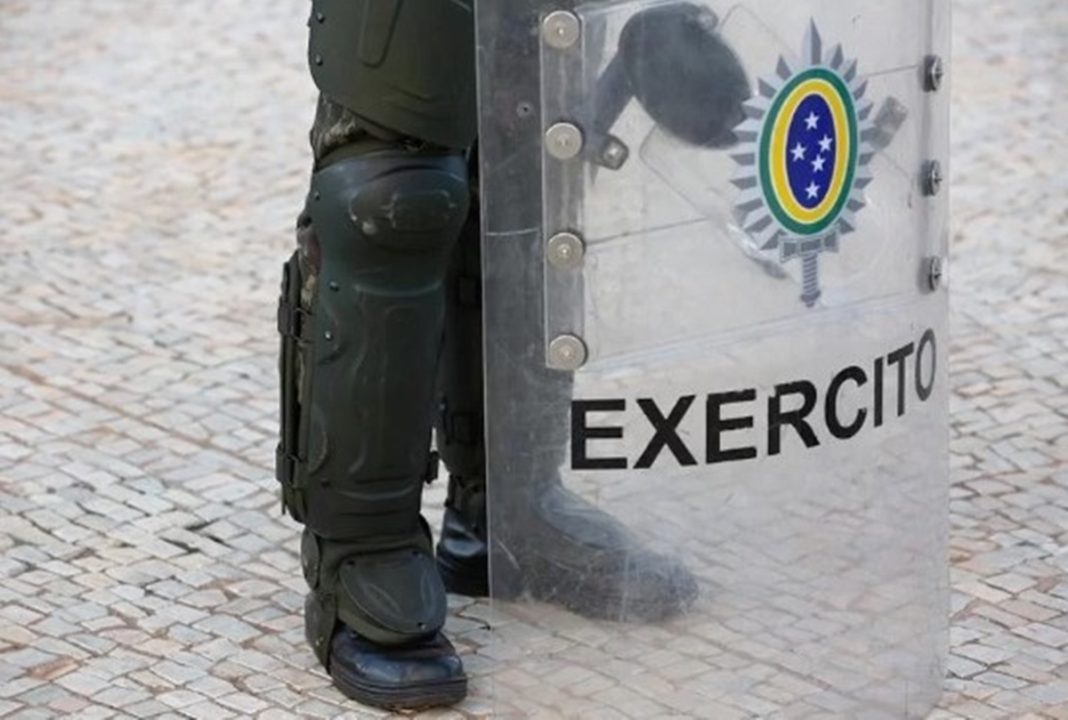 na-colombia,-coronel-descobre-que-moveis-de-casa-foram-furtados-no-brasil