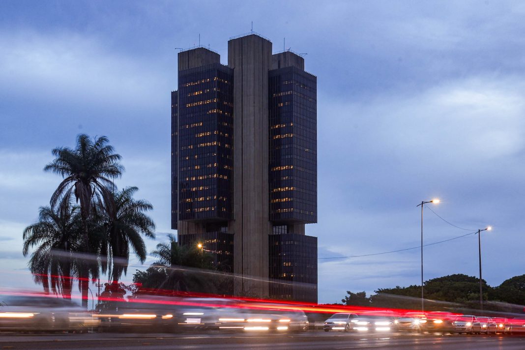 banco-central-reduz-projecao-de-crescimento-do-pib-para-1,8%-em-2026