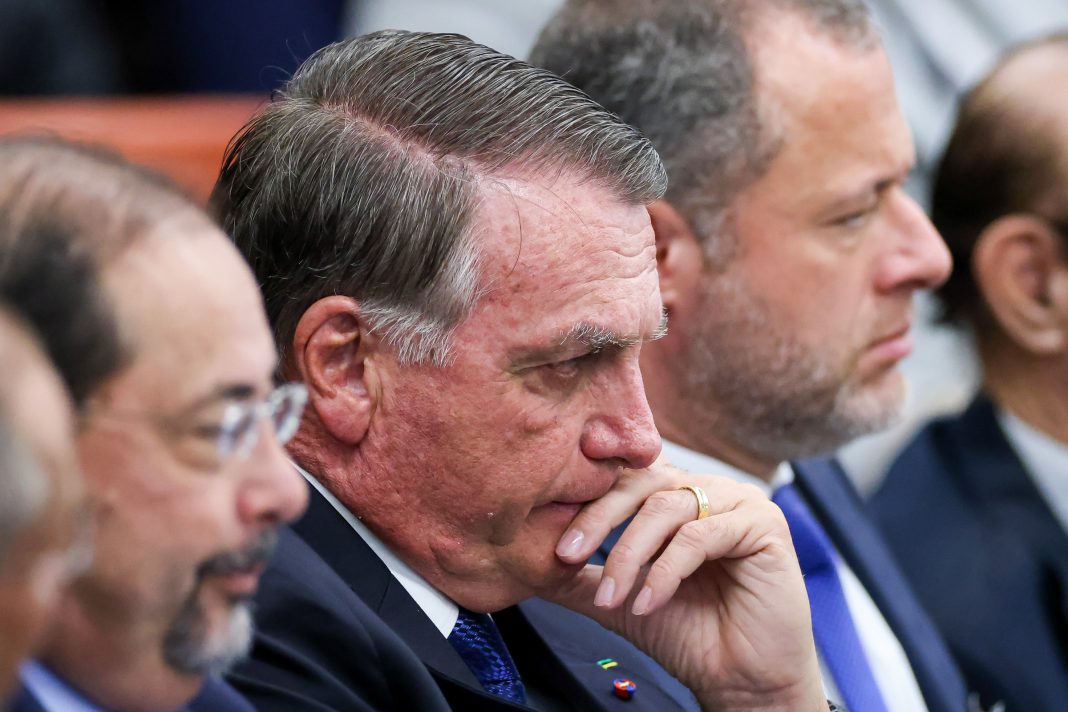 defesa-cita-“data-dump”-ao-pedir-suspensao-da-pena-de-bolsonaro