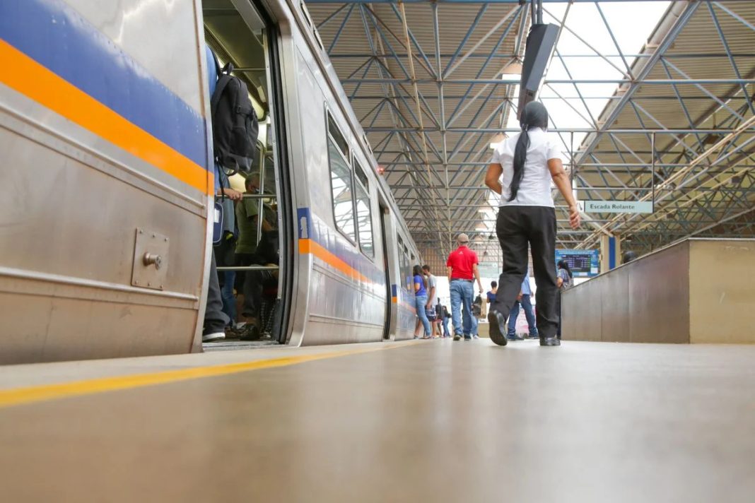 metro-df-falha-em-duas-estacoes-e-passageiros-sao-retirados-dos-trens