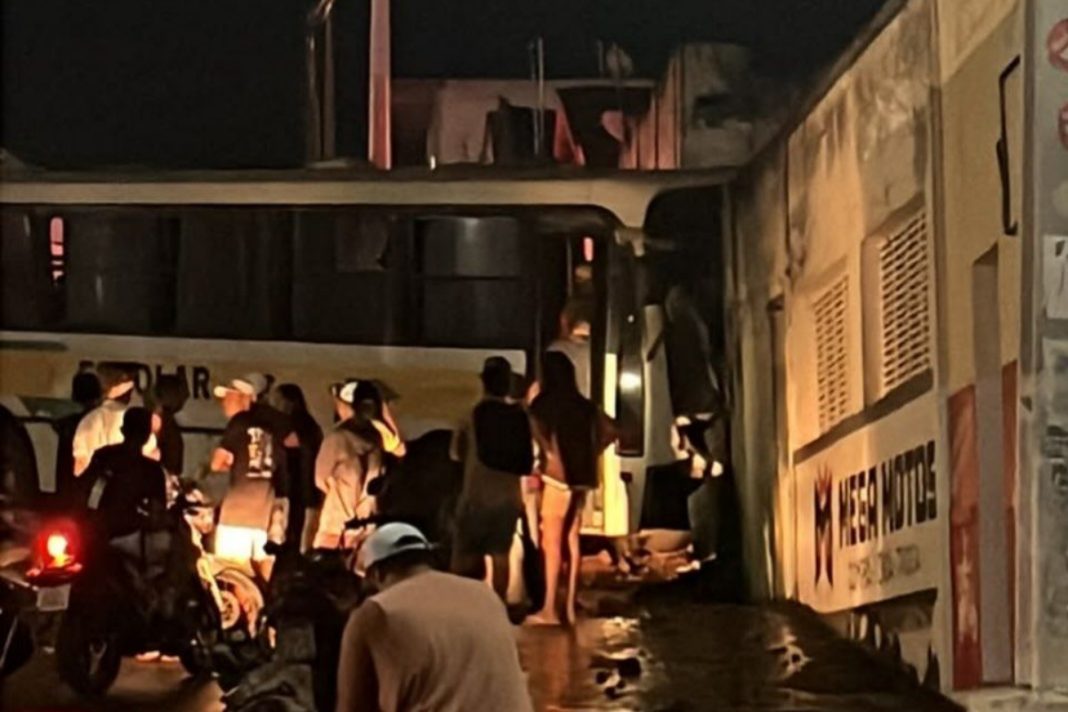 motorista-morre-e-estudantes-ficam-feridos-apos-acidente-com-onibus-escolar