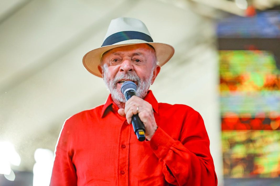 “votar-na-familia-bolsonaro-e-votar-no-vorcaro”,-diz-lula-em-pernambuco