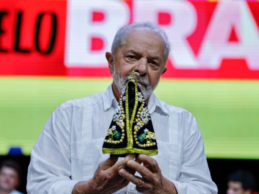 em-meio-a-polemica,-janja-posta-foto-de-lula-com-imagem-de-nossa-senhora
