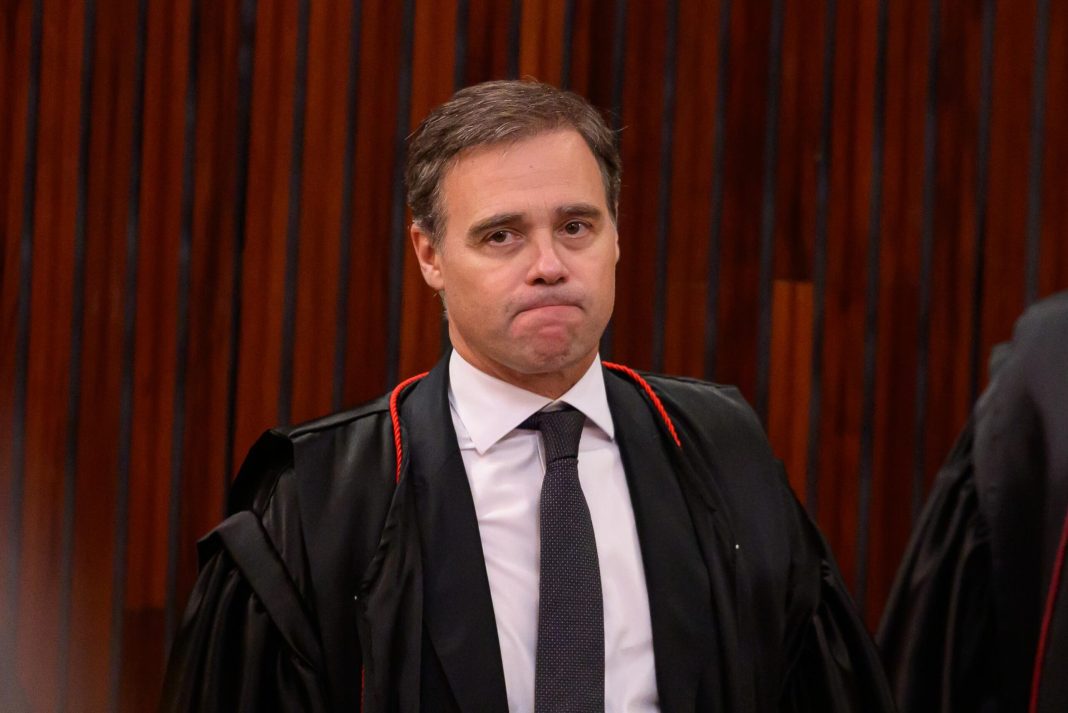 andre-mendonca-multa-campanha-de-lula-por-impulsionar-video-contra-flavio