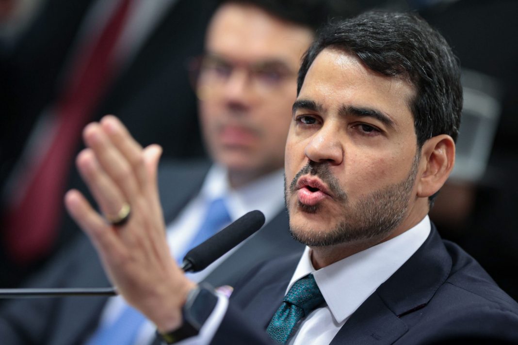 messias-critica-flavio-por-“uso-ostensivo-da-justica-contra-cidadaos”
