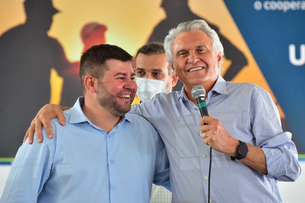 caiado-vai-a-velorio-de-deputado-apos-cancelar-agendas-eleitorais