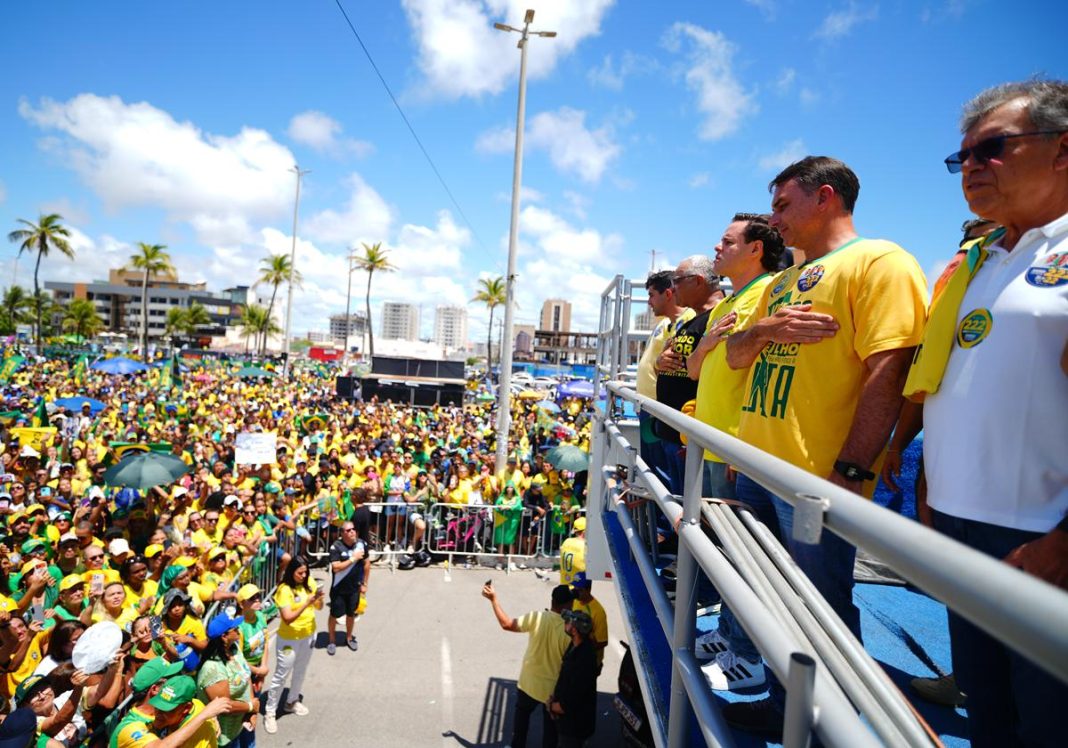 em-aracaju,-flavio-bolsonaro-expoe-racha-do-pl-de-sergipe