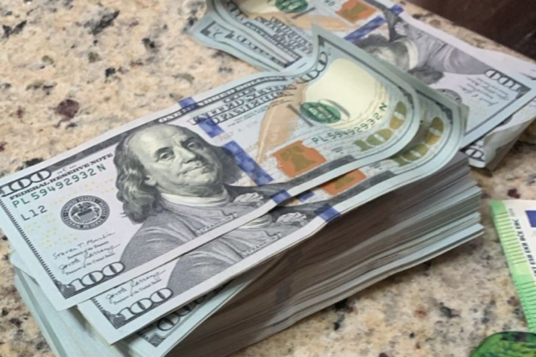 dolar-abre-dia-com-leve-queda-na-esteira-de-incertezas-na-guerra-eua-x-ira