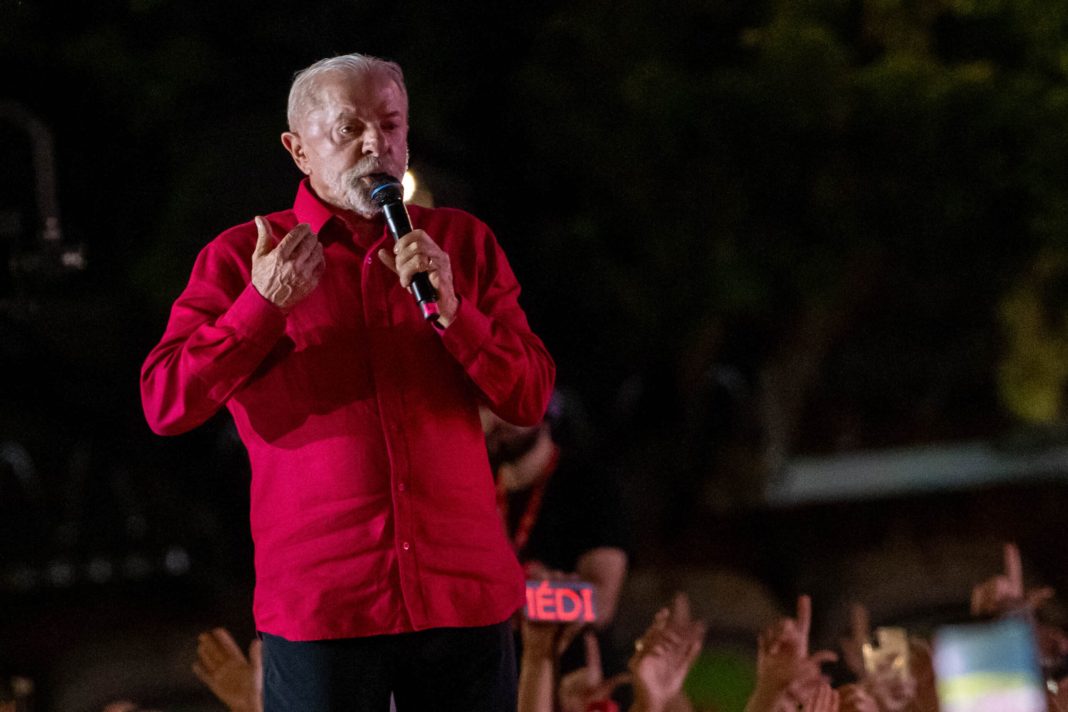 “mulheres-aprendem-a-tomar-toque-desde-pequenas”,-diz-lula-em-comicio